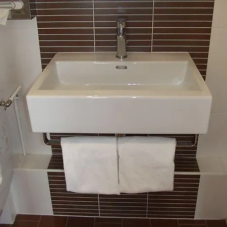 Ibis Gare Du Nord Tgv Hotel 3*