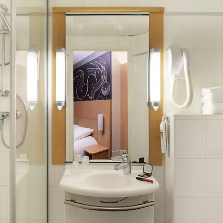 Hotel Ibis Gare Du Nord Tgv 3*