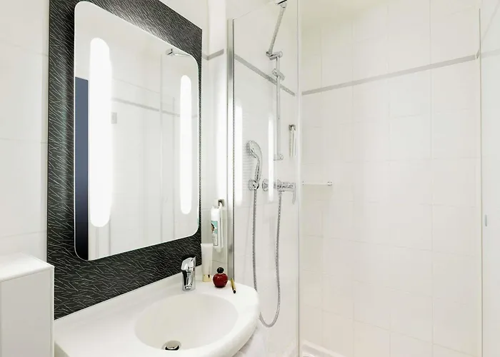 Hotel Ibis Gare Du Nord Tgv 3*