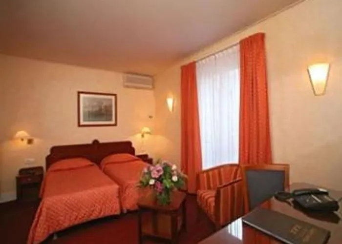 Hotel Ibis Gare Du Nord Tgv París